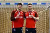 Johannes Golla und Marko Grgic posieren mit ihrer EM-Medaille