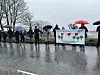 Die Demonstranten bildeten eine Menschenkette entlang der Elbchaussee, um gegen den geplanten Umbau zu protestieren.