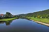 Die Sonne scheint auf die Weser Berglandschaft. An diese Orten lohnt sich ein Tagestrip am Wochenende. (Symbolbild)
