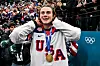 US-Eishockey-Spieler Jack Hughes verliert beide Schneidezähne im Olympia-Finale.