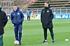 Jakob Fimpel und Pierre-Michel Lasogga stehen auf dem Spielfeld