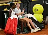 Akugue und Seidel auf der Bank am Court